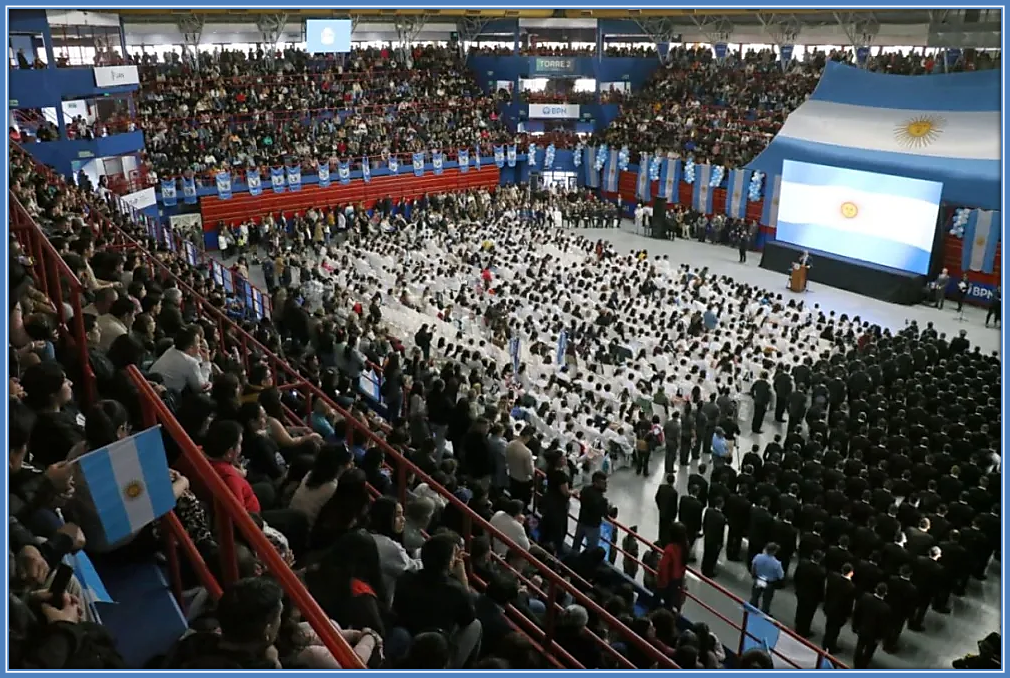 Estudiantes juraron la bandera nacional